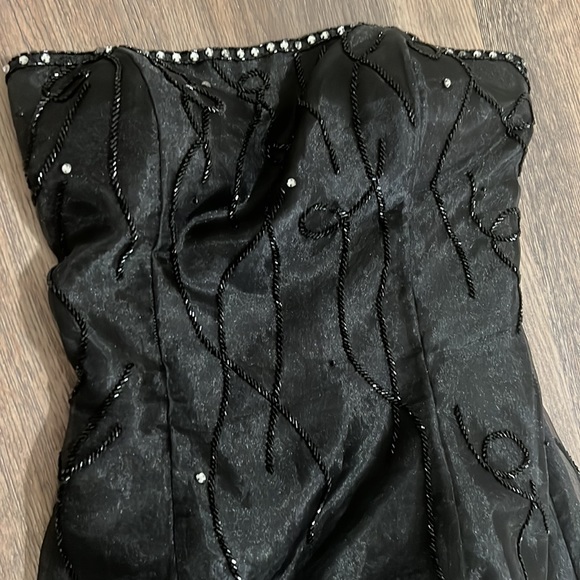 FORMAL DRESS - Picture 2 of 7